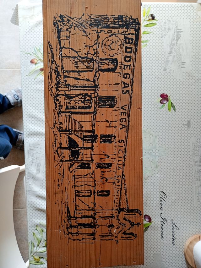 Caja antigua vinos Vega Sicilia