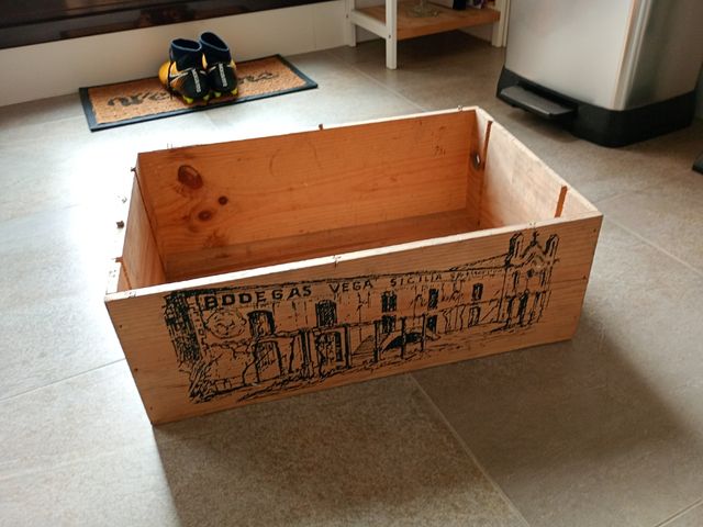 Caja antigua vinos Vega Sicilia