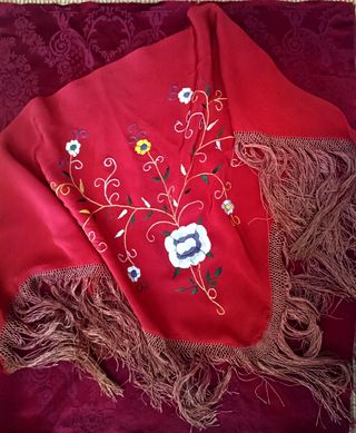 Mantón pañolón bordado antiguo 