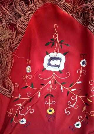 Mantón pañolón bordado antiguo 