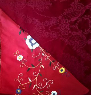 Mantón pañolón bordado antiguo 