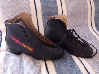 BOTAS DE PATINAJE RISPORT SIRIA