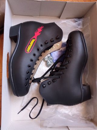 BOTAS DE PATINAJE RISPORT SIRIA