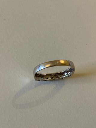 ANILLO DE ORO 18 QUILATES Y SIETE BRILLANTES.