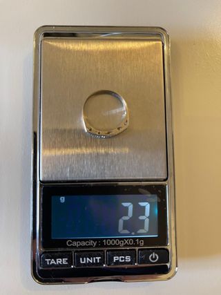 ANILLO DE ORO 18 QUILATES Y SIETE BRILLANTES.