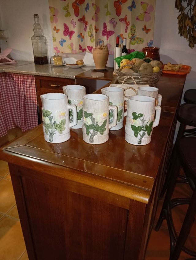 Jarras grandes pintadas a mano