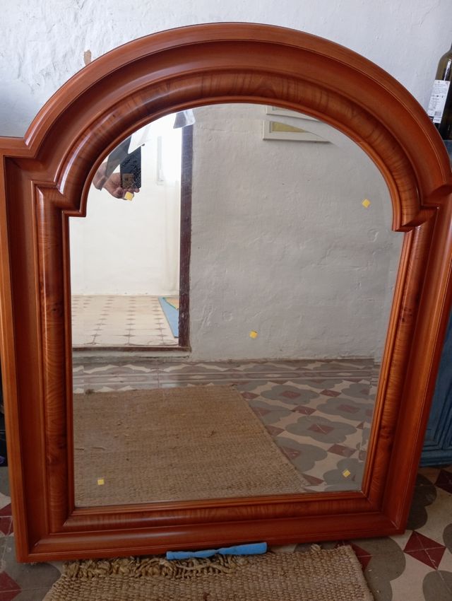 Specchio con cornice in legno