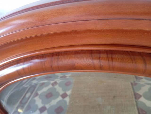 Specchio con cornice in legno