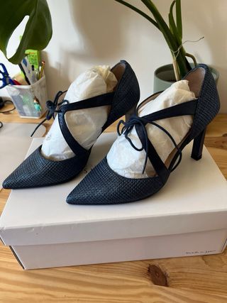 Zapatos de tacón Hispanitas
