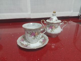 Juego de café de 6 tazas y sus respectivos platos