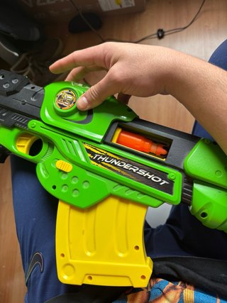 Fusil de dardos y Agua con casquillos en las balas
