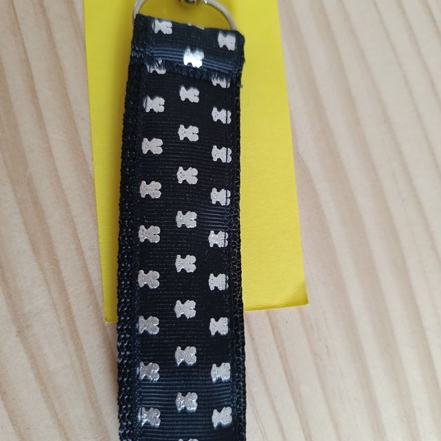 Llavero oso negro y plata