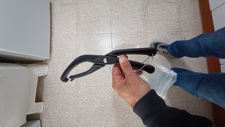 Alicate para retirar pneus