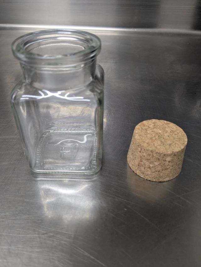 Bote con tapa de corcho de 150 ml, cuadrado.