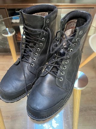 Timberland 6 inch negras de cuero.