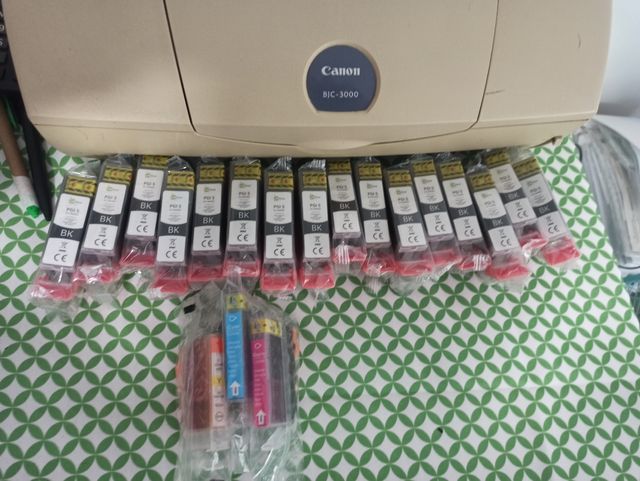 Stampante Canon a colori più cartucce