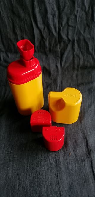 Lotto di plastiche vintage da cucina