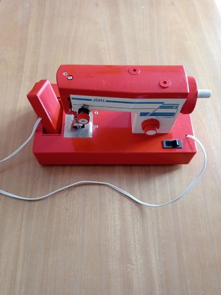 Maquina de coser para niña antigua