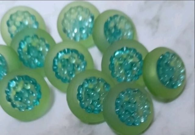 Lote 15 botones- 9 colores