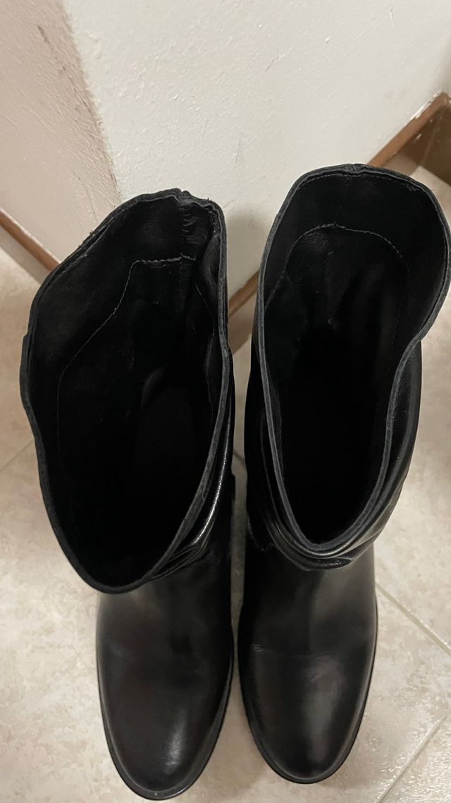 Stivaletti in pelle nero