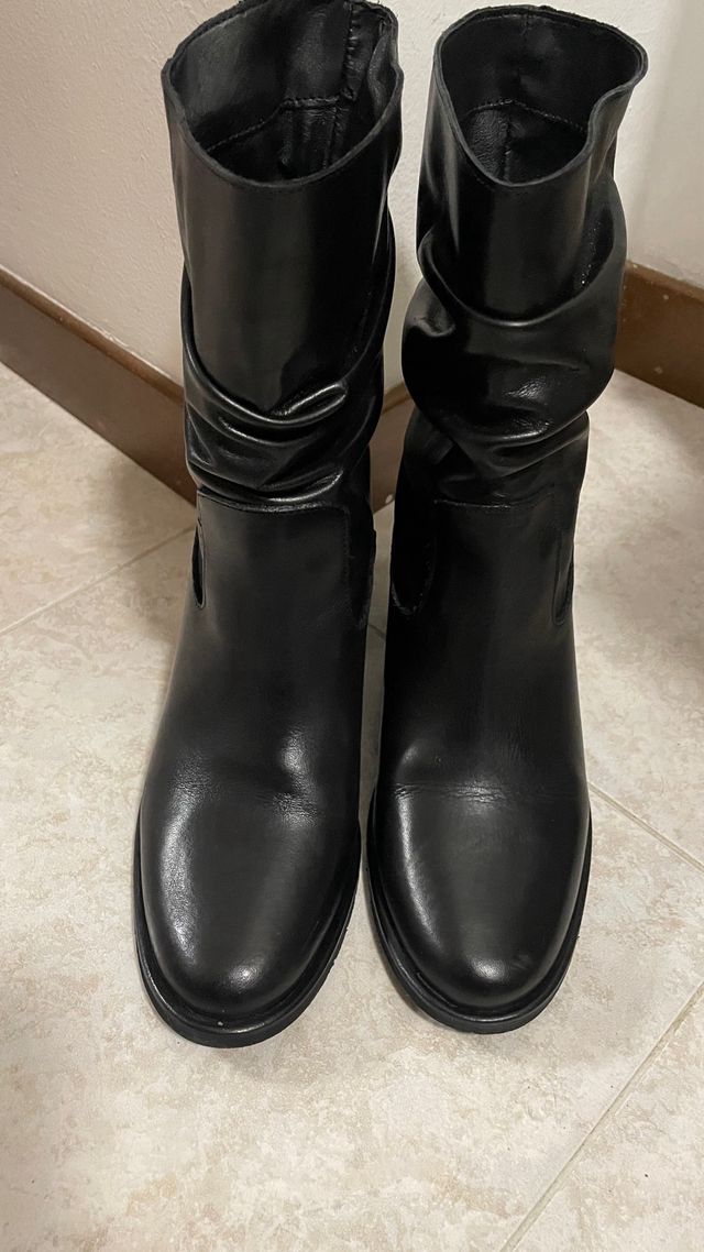 Stivaletti in pelle nero