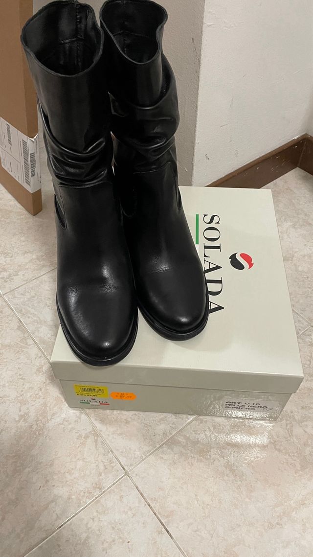 Stivaletti in pelle nero