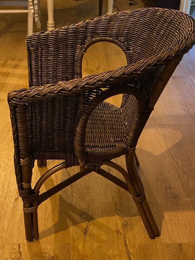 Silla de ratán pequeña