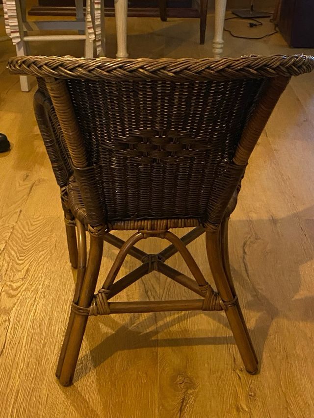 Silla de ratán pequeña