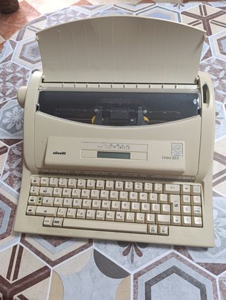 Maquina de escribir olivetti linea 603