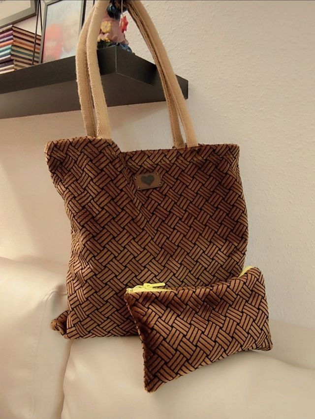 Bolso y neceser hecho a mano