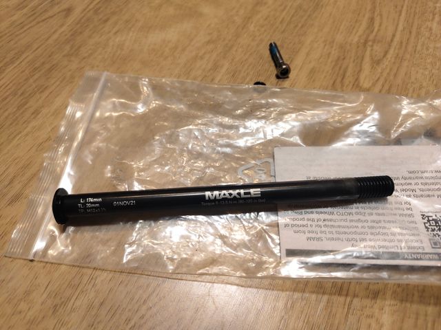 Eje rock shock l 174