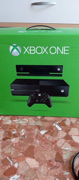 XBOX ONE y 2 mandos