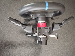 volante con accesorios para base thrustmaster