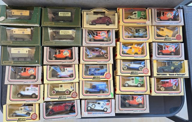 Pack de coches de juguetes antiguos