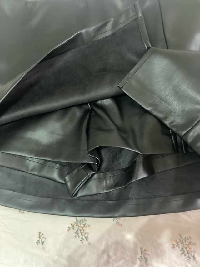 Falda pantalon mini stradivarius talla L negra 