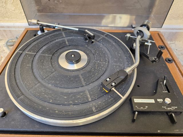 Tocadiscos marca Sharp