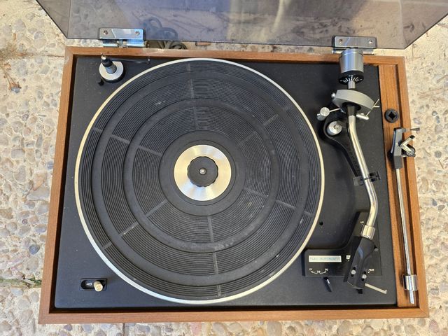 Tocadiscos marca Sharp