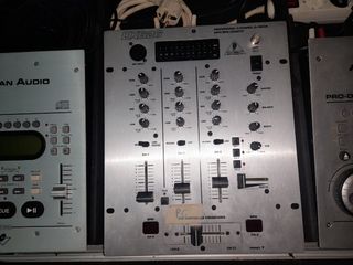 doble cd y mezclador berinhger, regalo el estuche