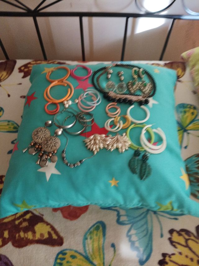 Surtido de bisutería variada. Varios.