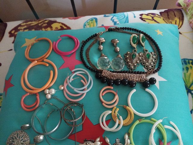 Surtido de bisutería variada. Varios.