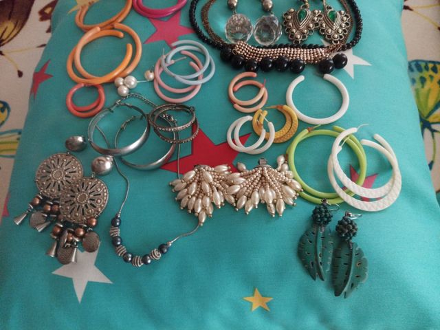 Surtido de bisutería variada. Varios.