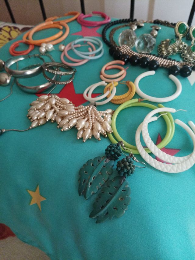 Surtido de bisutería variada. Varios.