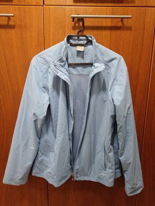 Chaqueta cortaviento azul claro Nike