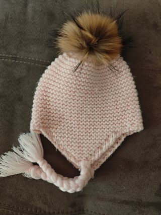 Gorro niña con pompón pelo