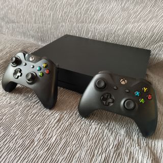 Xbox One X 1 Tb con 2 mandos IMPECABLE