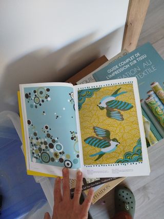 Libro sobre diseño textil en inglés