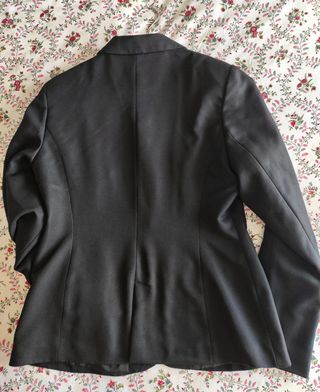 Blazer negra talla 42