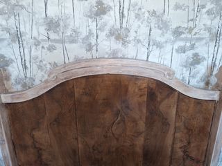 Cabecero antiguo de madera restaurado