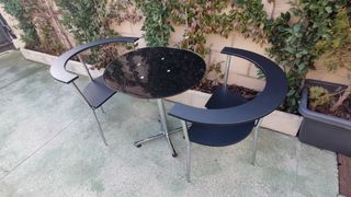 Conjunto de mesa y dos sillas