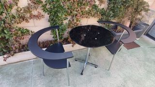 Conjunto de mesa y dos sillas